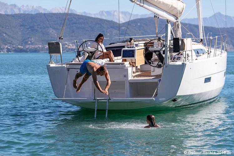 Book yachts online - sailboat - Dufour 430 Grand Large - Scarlet - rent