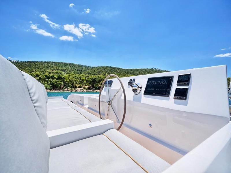 Book yachts online - catamaran - Luna 49 - GOLD - rent