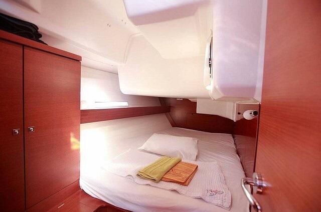Book yachts online - sailboat - Dufour 450 GL - Dans - rent