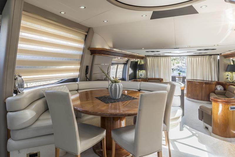 Book yachts online - motorboat - Sunseeker Manhattan 84 - SKYWATER - rent