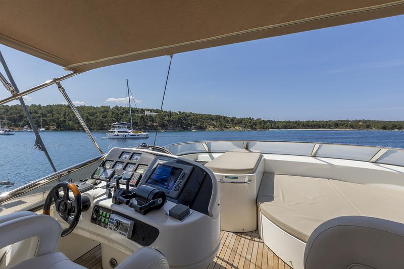 Book yachts online - motorboat - Sunseeker Manhattan 84 - SKYWATER - rent