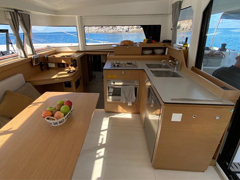 Book yachts online - catamaran - Excess 11 - Sail Speed - rent