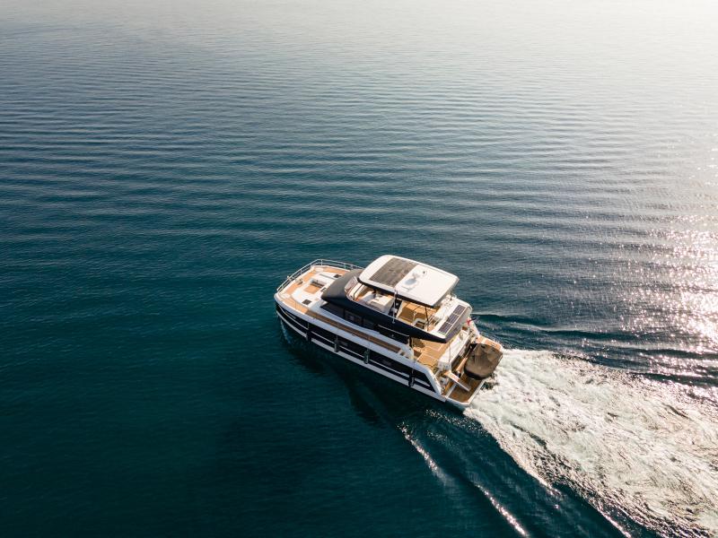 Book yachts online - powercatamaran - MY  44 - Umbrella Victoria - rent