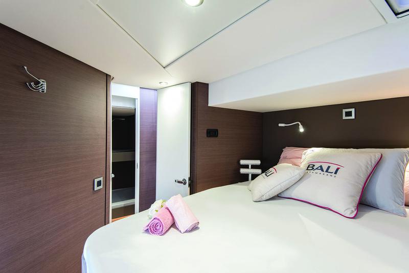 Book yachts online - catamaran - Bali 4.8 - Ediba Taurus - rent