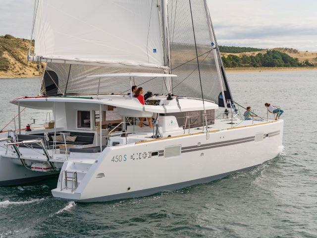 Book yachts online - catamaran - Lagoon 450 - Azzurra - rent