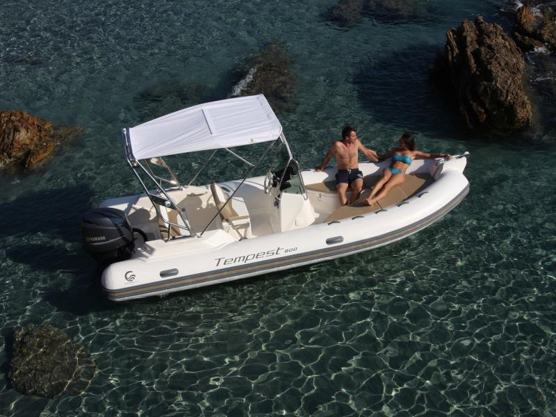 Book yachts online - motorboat - Tempest 600 - CAPELLI (TEMPEST 600+ HONDA 135) - rent