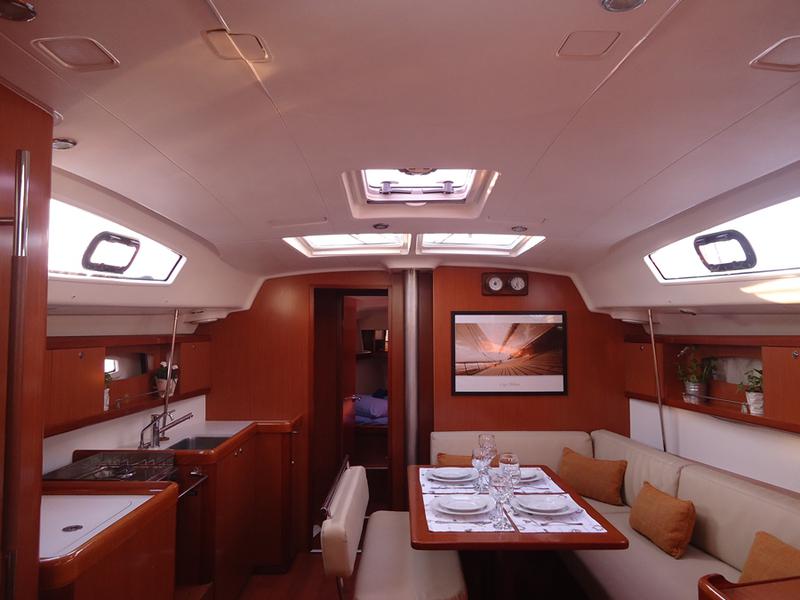 Book yachts online - sailboat - Oceanis 43 - Seven Seas - Refit 2021 - rent