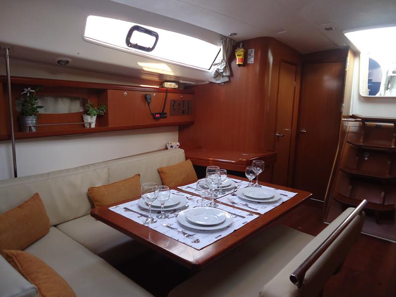 Book yachts online - sailboat - Oceanis 43 - Seven Seas - Refit 2021 - rent