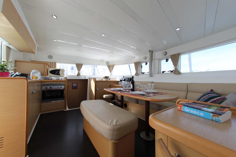 Book yachts online - catamaran - Lagoon 420 - Fantasy - (A/C - Generator - Refit 2021) - rent
