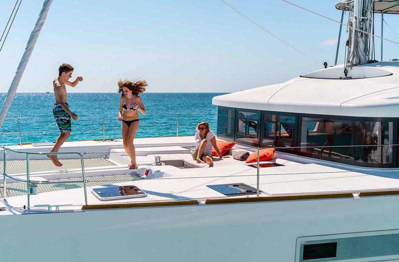 Book yachts online - catamaran - Lagoon 52 - 6 Cabin - Queen of Hearts (A/C - Generator - Refit 2022) - rent