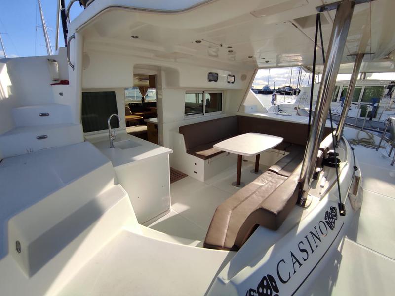 Book yachts online - catamaran - Lagoon 440 - Casino (A/C) - (A/C - Generator - Refit 2021) - rent