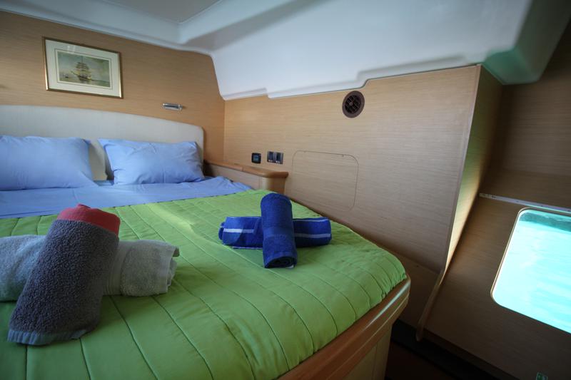 Book yachts online - catamaran - Lagoon 440 - Casino (A/C) - (A/C - Generator - Refit 2021) - rent
