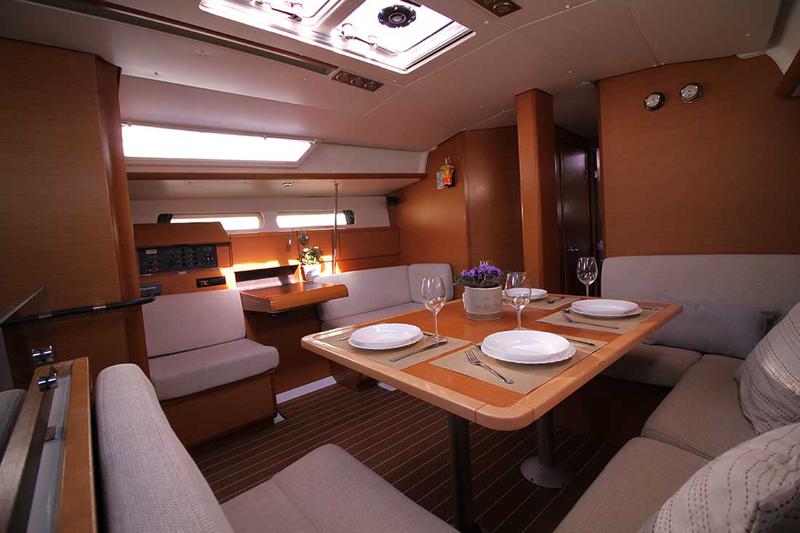 Book yachts online - sailboat - Sun Odyssey 439 - Lucky 7 - Refit 2021 - rent