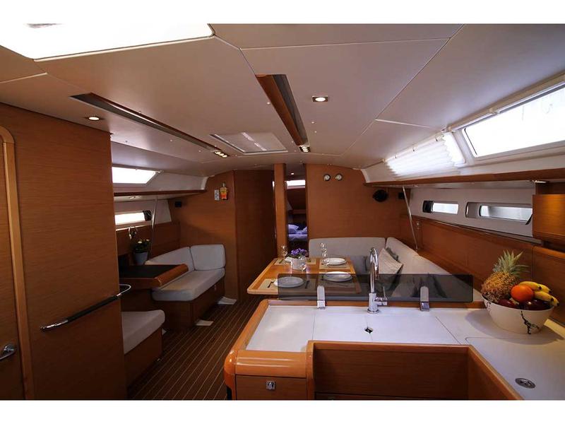 Book yachts online - sailboat - Sun Odyssey 439 - Lucky 7 - Refit 2021 - rent