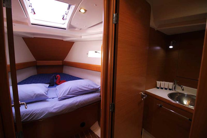 Book yachts online - sailboat - Sun Odyssey 439 - Lucky 7 - Refit 2021 - rent