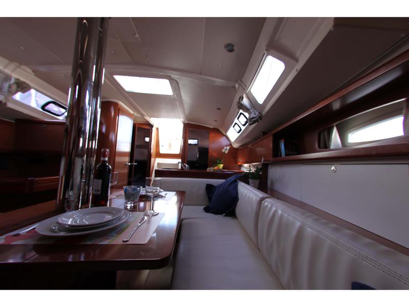 Book yachts online - sailboat - Oceanis 37 - Genie - Refit 2021 - rent