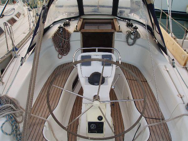 Book yachts online - sailboat - Bavaria 32 Cruiser - S/Y Athina - rent