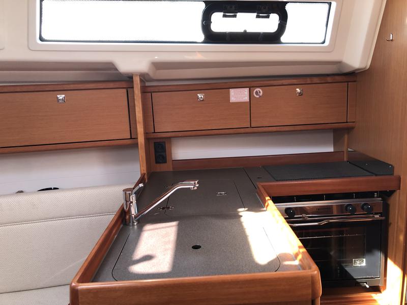 Book yachts online - sailboat - Bavaria Cruiser 34 - S/Y Althea - rent
