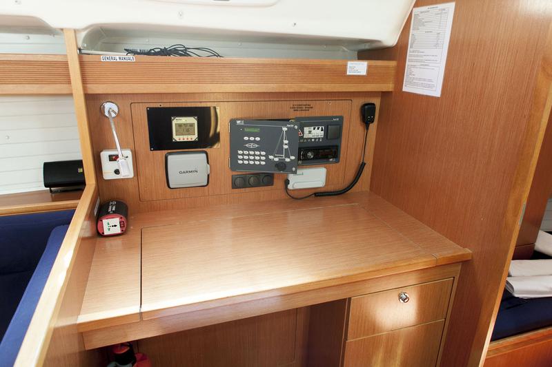 Book yachts online - sailboat - Bavaria 43 Cruiser - S/Y Constantina - rent