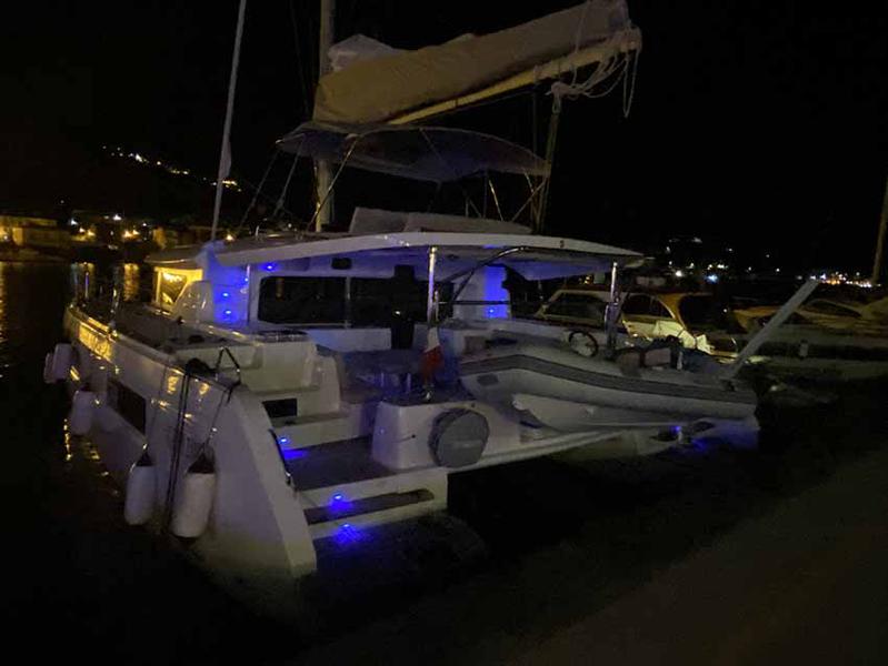 Book yachts online - catamaran - Lagoon 46 - Franci - rent