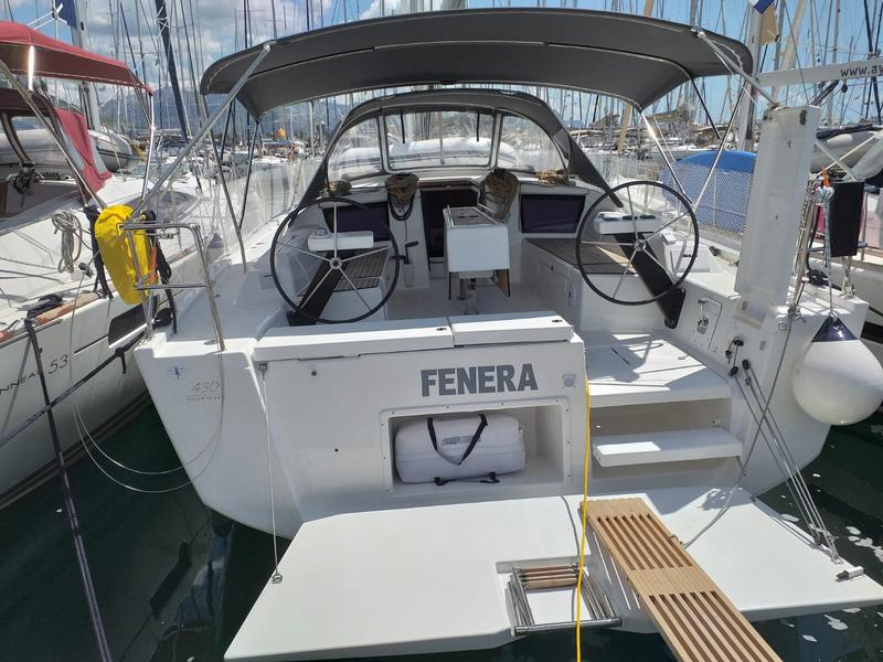 Book yachts online - sailboat - Dufour 430 Grand Large - Fenera - rent