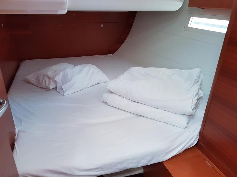 Book yachts online - sailboat - Dufour 412 Grand Large - Apus - rent