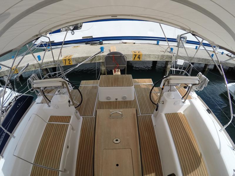 Book yachts online - sailboat - Dufour 512 Grand Large - Luce - rent