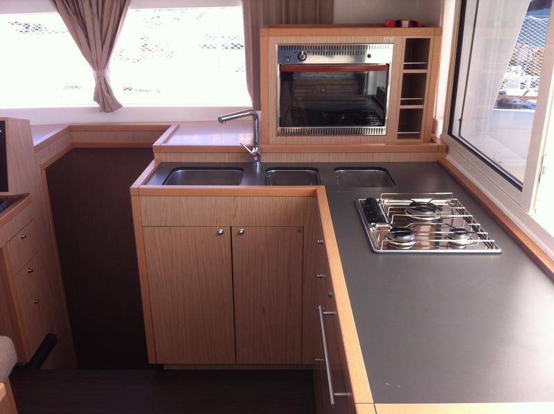 Book yachts online - catamaran - Lagoon 400 S2 - Sveti Vlaho - rent