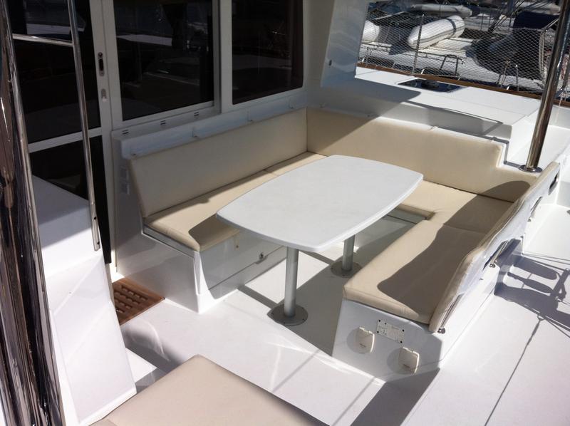 Book yachts online - catamaran - Lagoon 400 S2 - Sveti Vlaho - rent