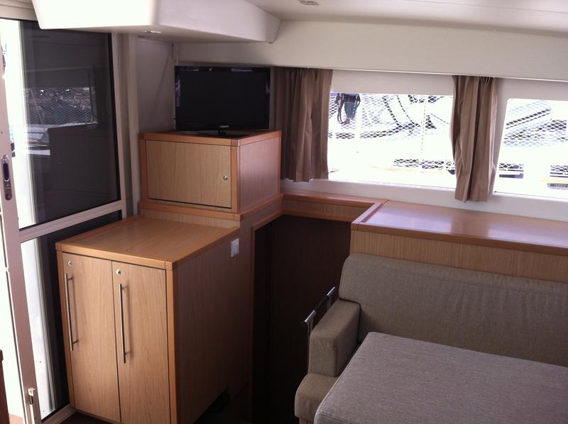 Book yachts online - catamaran - Lagoon 400 S2 - Sveti Vlaho - rent