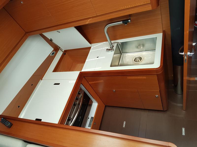 Book yachts online - sailboat - Dufour 512 Grand Large - HERA X - rent