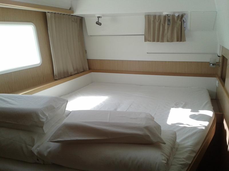 Book yachts online - catamaran - Lagoon 400 S2 - Evelina - rent