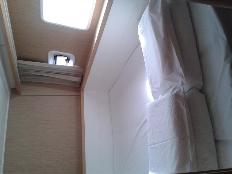Book yachts online - catamaran - Lagoon 400 S2 - Evelina - rent