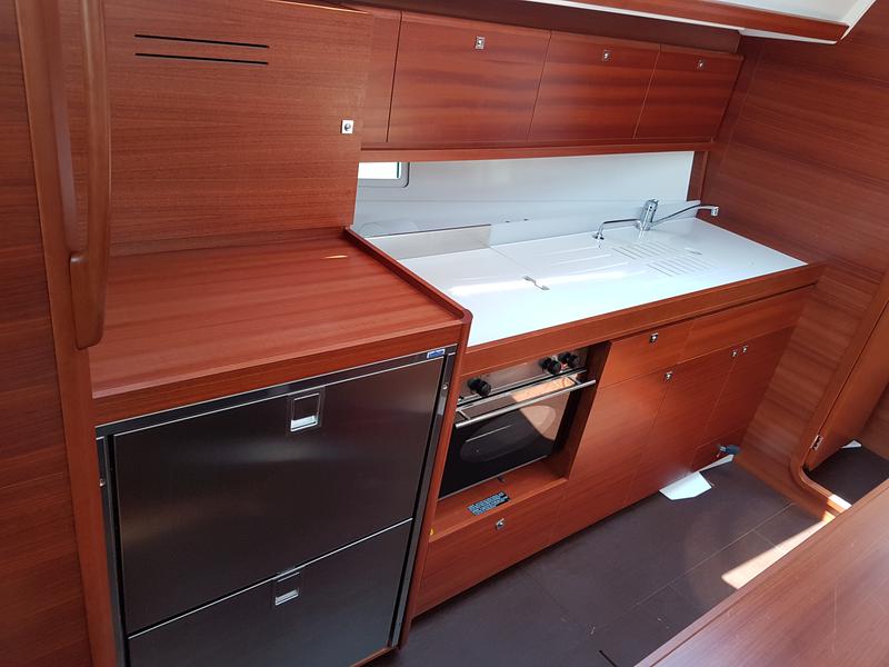 Book yachts online - sailboat - Dufour 382 Grand Large - Fortuna - rent