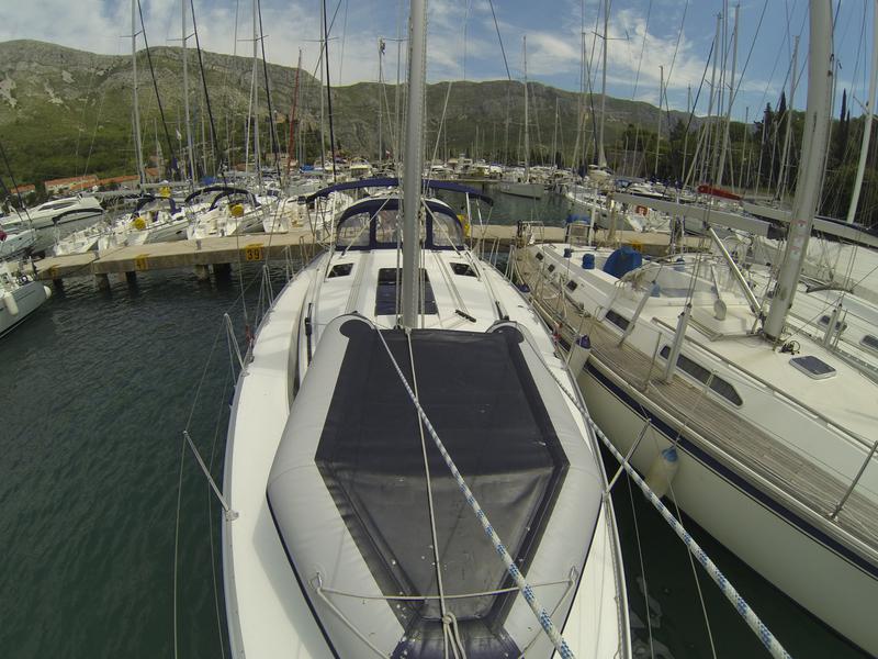 Book yachts online - sailboat - Bavaria Cruiser 37 - Dora - rent
