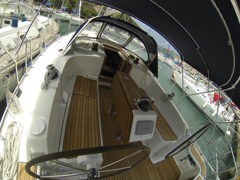 Book yachts online - sailboat - Bavaria Cruiser 37 - Dora - rent