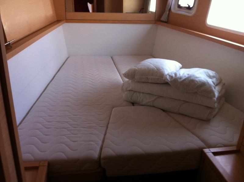 Book yachts online - catamaran - Lagoon 450 - Mej - rent