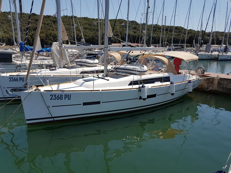 Book yachts online - sailboat - Dufour 382 Grand Large - Cetus - rent