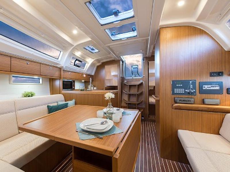 Book yachts online - sailboat - Bavaria 37 - Stairway to Heaven - rent