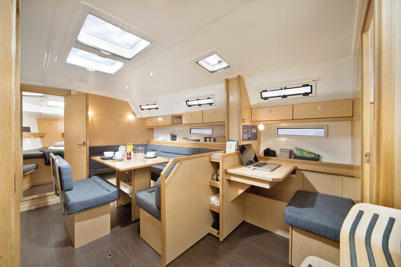 Book yachts online - sailboat - Bavaria 40 BT '13 - Vida - rent
