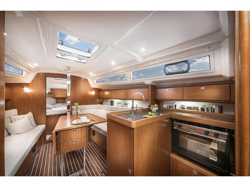 Book yachts online - sailboat - Bavaria 34 '19 - Lotus - rent