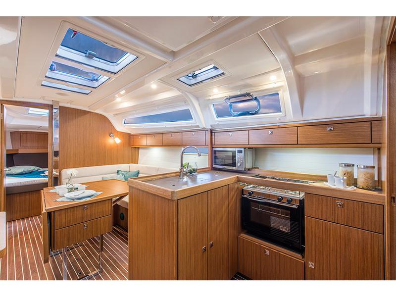Book yachts online - sailboat - Bavaria 37 '15 - Typhon - rent