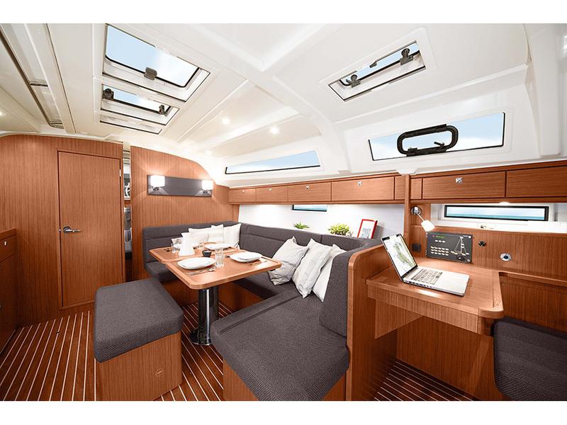 Book yachts online - sailboat - Bavaria 41 BT '15 - Lucky - rent
