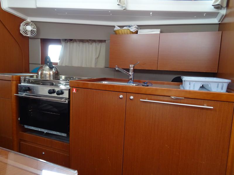 Book yachts online - sailboat - Oceanis 38 - Karavas - rent