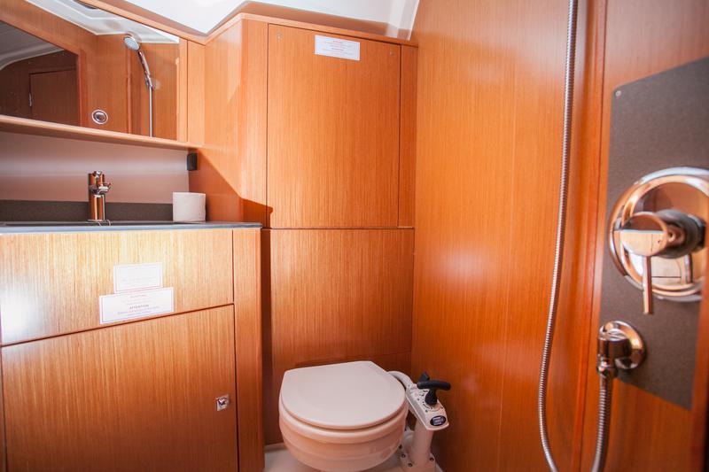 Book yachts online - sailboat - Bavaria Cruiser 41 - Dolce vita - rent