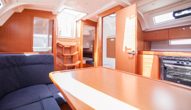 Book yachts online - sailboat - Bavaria Cruiser 41 - Dolce vita - rent