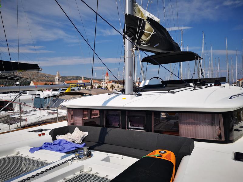 Book yachts online - catamaran - Lagoon 450 Fly - CALM POINT - rent