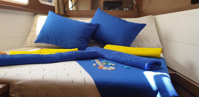 Book yachts online - catamaran - Lagoon 450 Fly - CALM POINT - rent