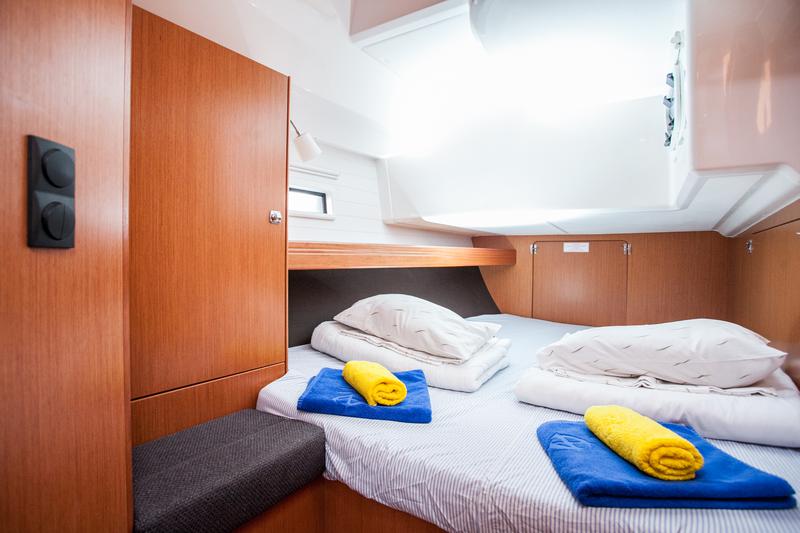 Book yachts online - sailboat - Bavaria Cruiser 46 - Easy Point - rent