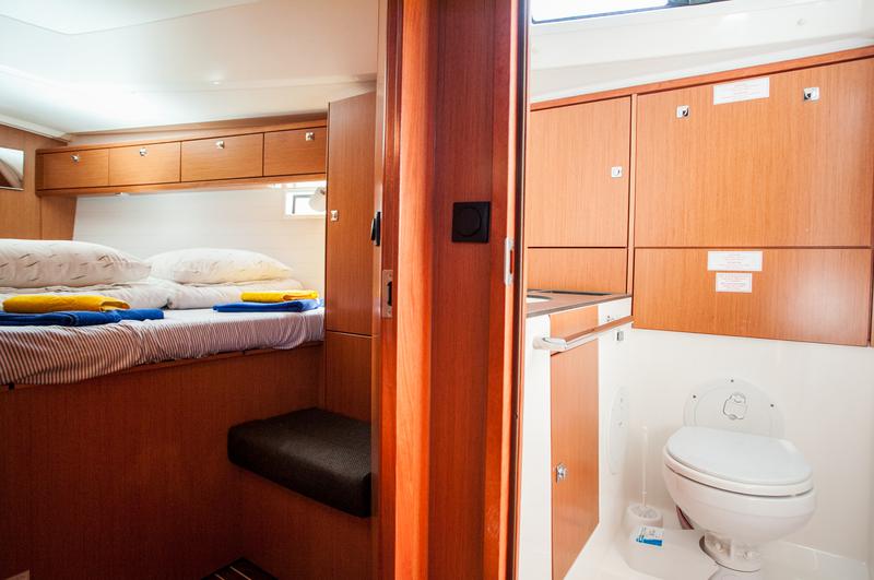 Book yachts online - sailboat - Bavaria Cruiser 46 - Easy Point - rent